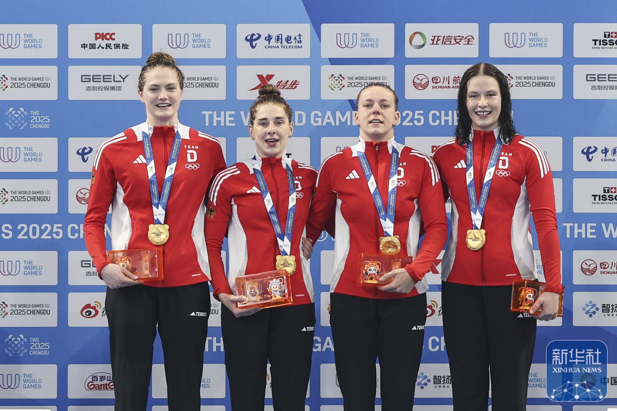 成都世运会丨救生女子4x25米运送假人接力决赛:德国队夺冠