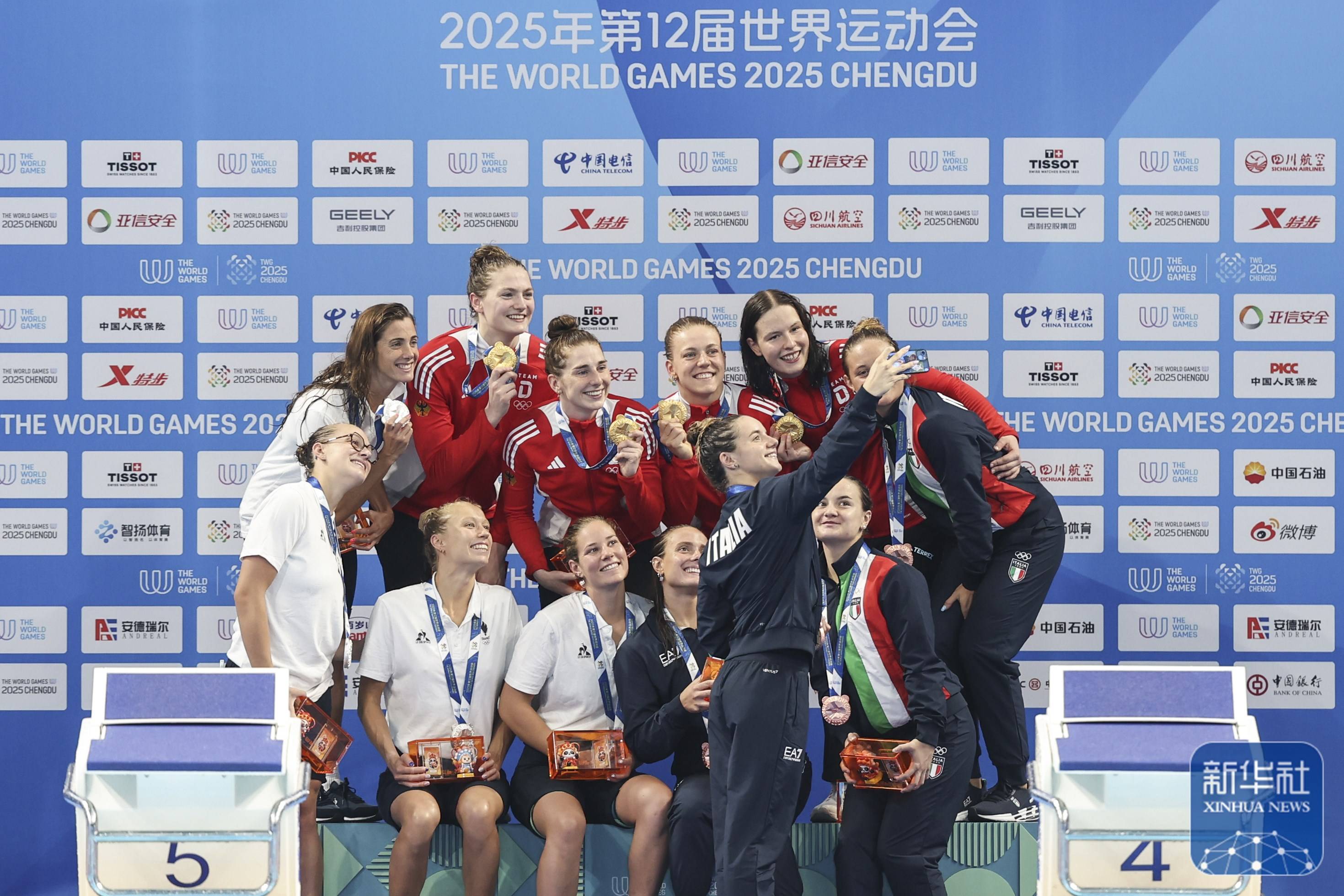 成都世运会丨救生女子4x25米运送假人接力决赛:德国队夺冠