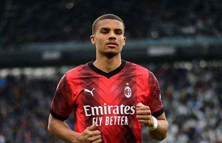 AC米兰主力中卫转会至纽卡斯尔联,阿莱格里极力挽留未果