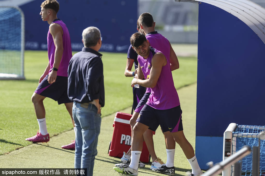 马洛卡主帅强硬表态,三球员被“隔离”引发转会风波