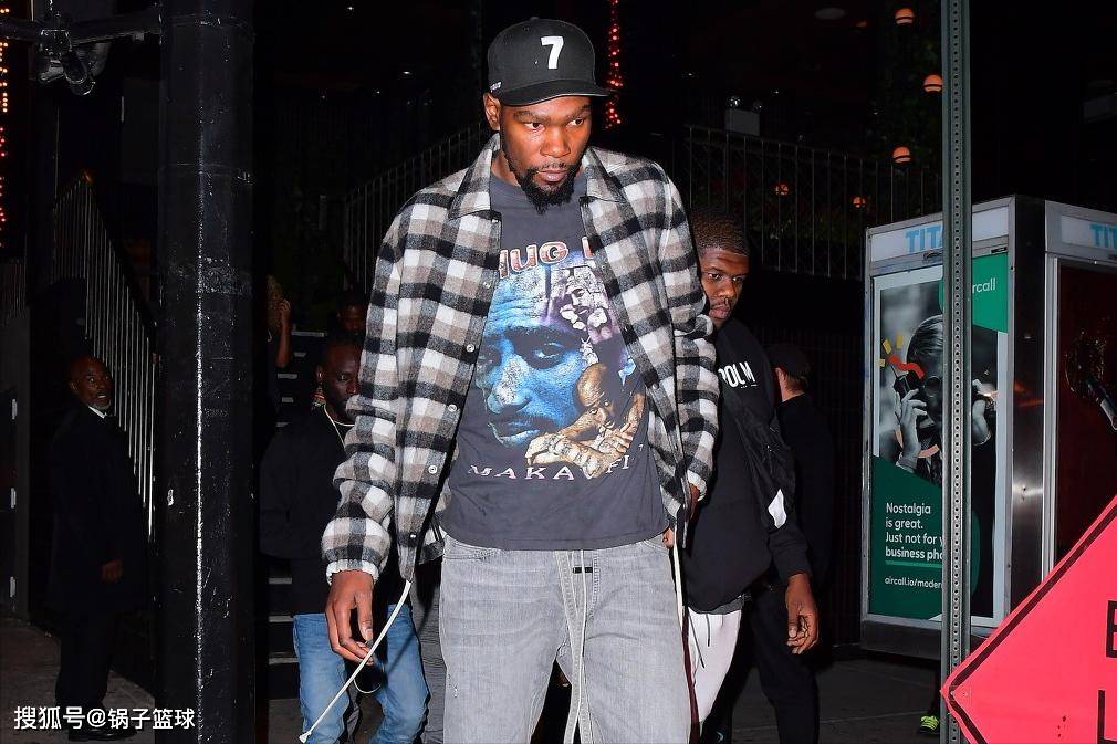 火箭队14人豪阵冲冠，ESPN晒2大短板！队记送破局妙计：KD成关键