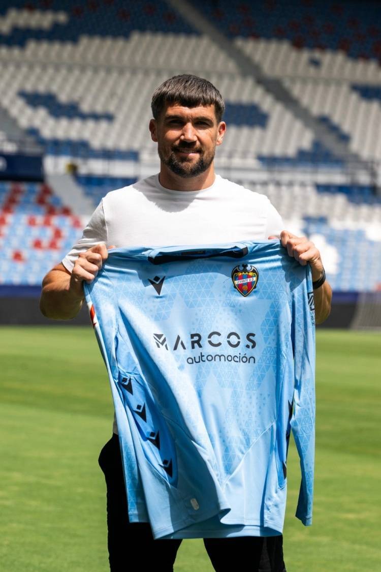 官方:莱万特签下33岁澳洲国门马修-瑞安,签约1+1年