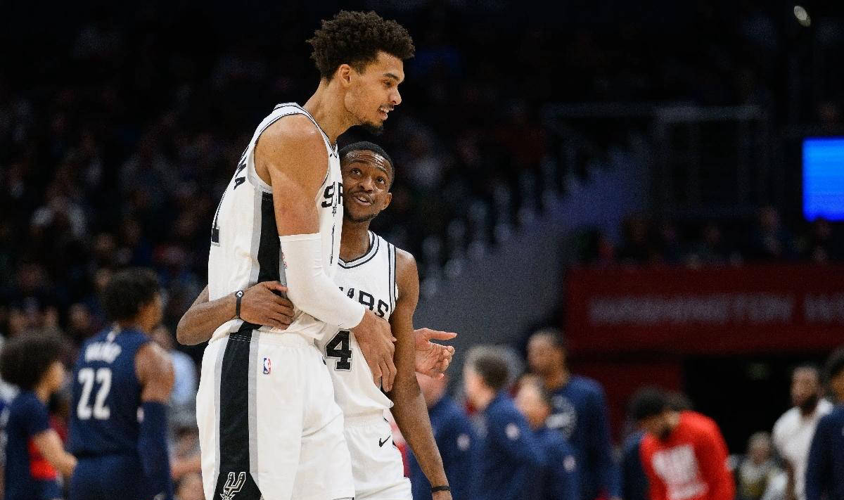 圣安东尼奥马刺续约达龙福克斯,获得嘉奖229亿美元合同资格