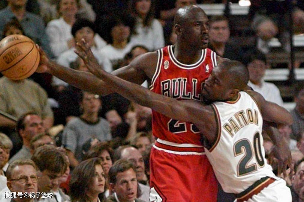 击掌防守变犯规，NBA重磅规则修改！火箭队狄龙防库里成反面典型