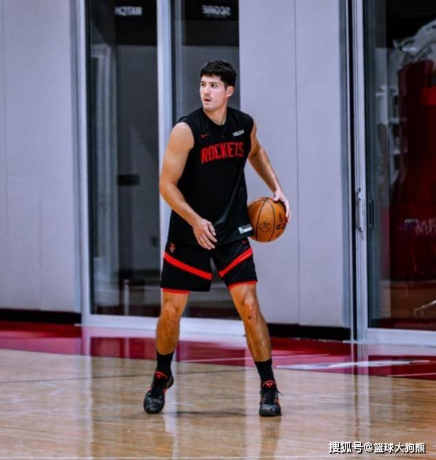 恭喜火箭队!范乔丹后继有人?杜兰特点名21岁新人,首发位再添竞争者
