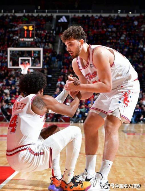 恭喜火箭队！范乔丹后继有人？杜兰特点名21岁新人，首发位再添竞争者