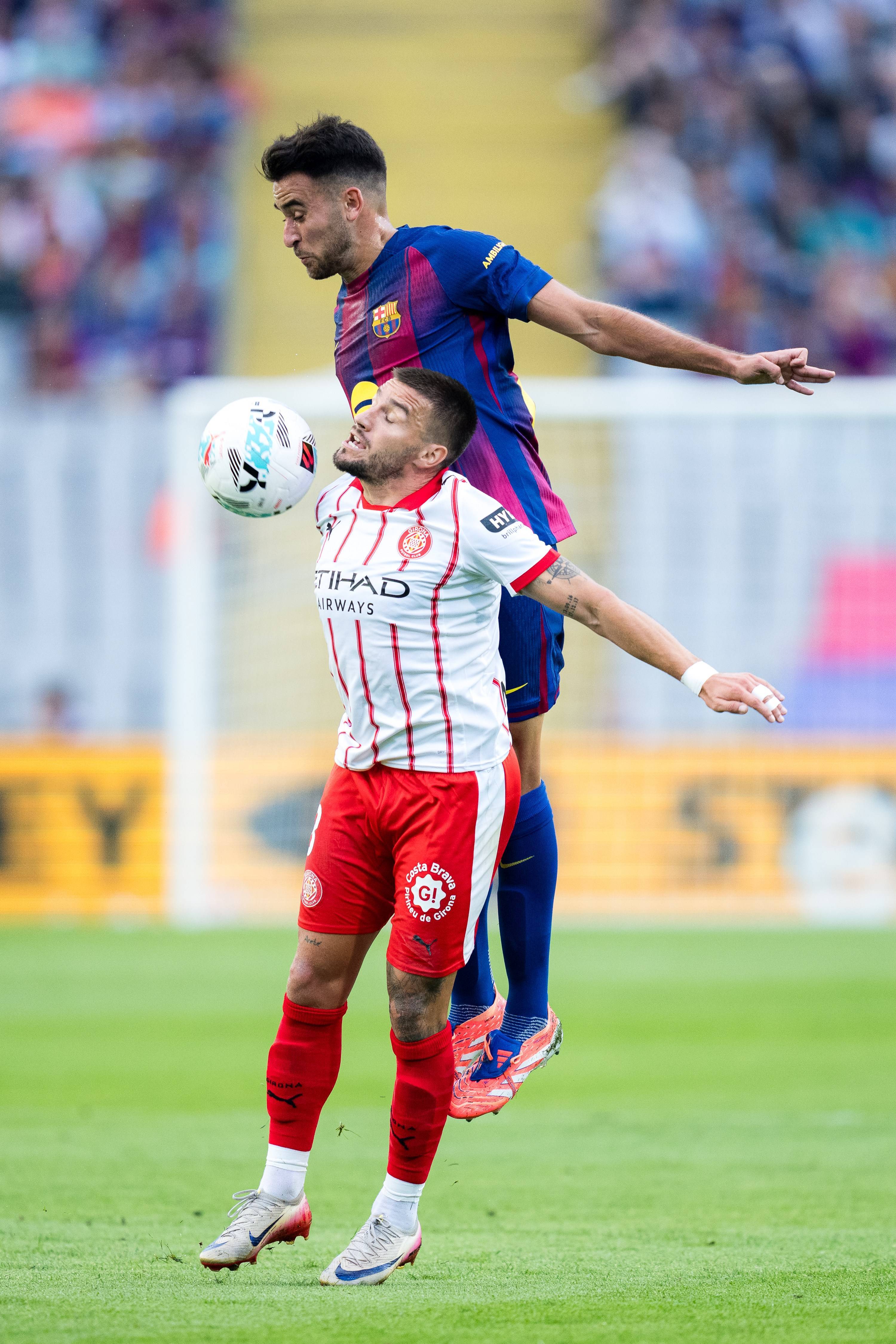 (体育)足球——西甲:巴塞罗那胜赫罗纳