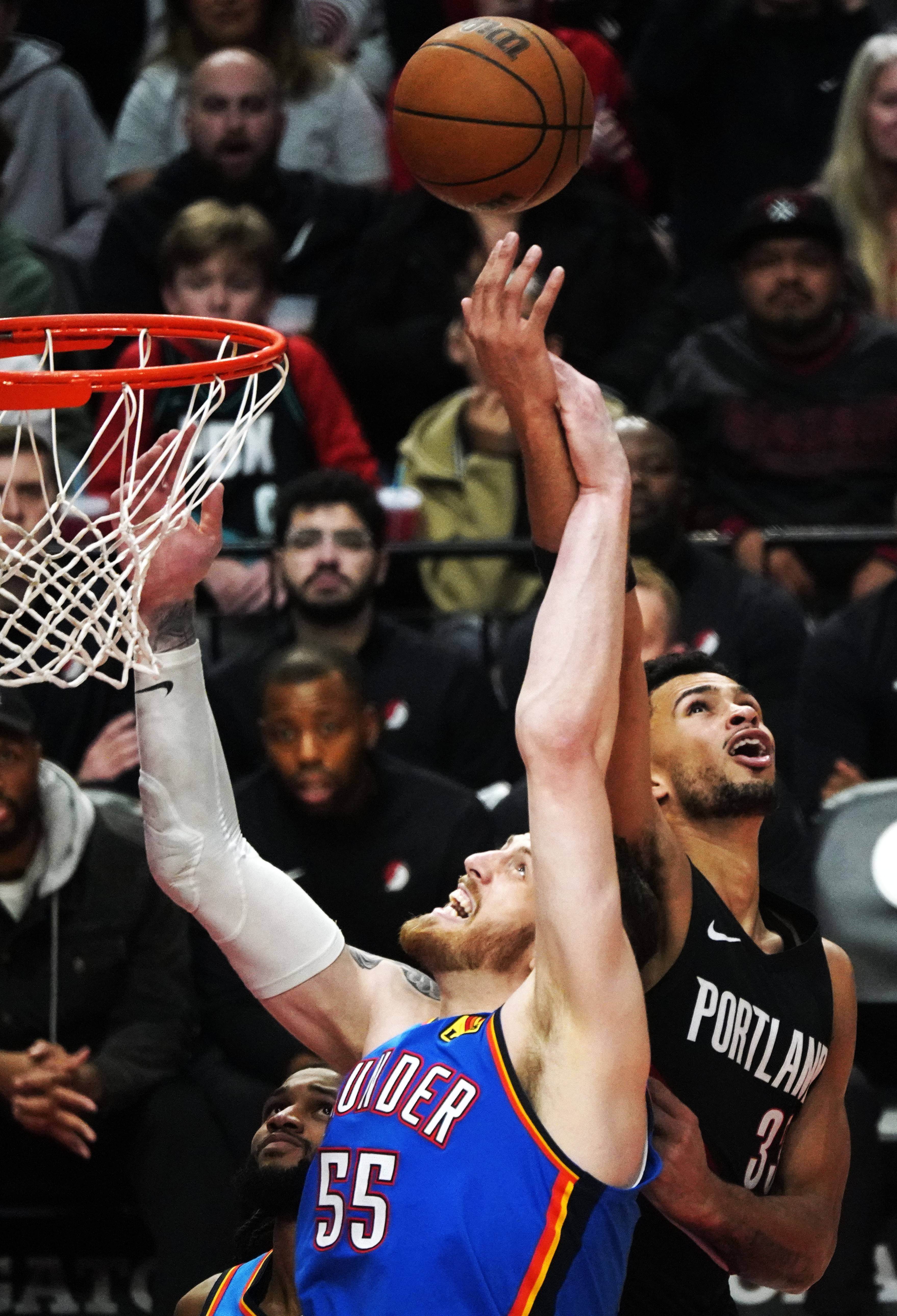 (体育)篮球——NBA常规赛:开拓者胜雷霆