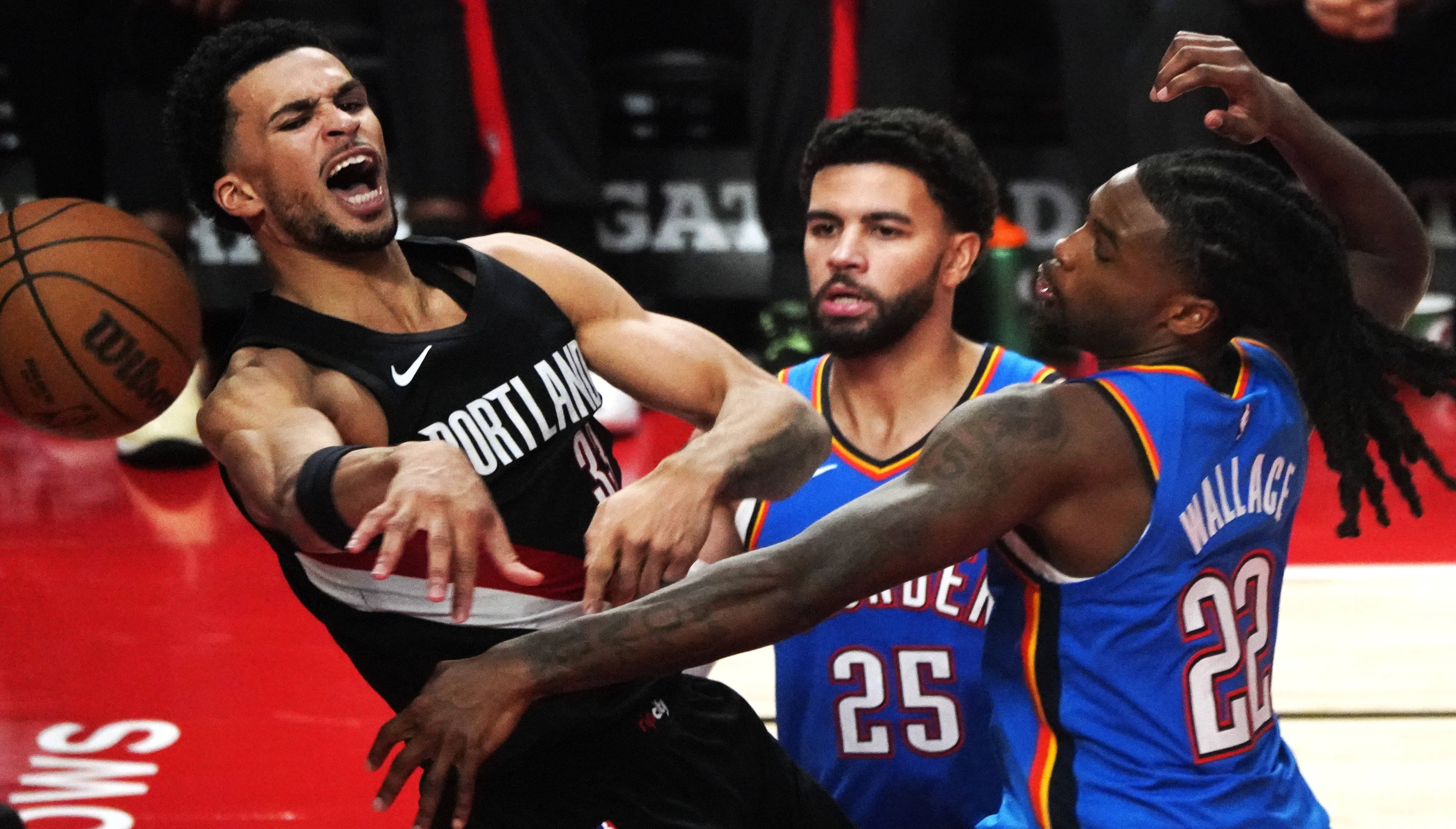 (体育)篮球——NBA常规赛:开拓者胜雷霆