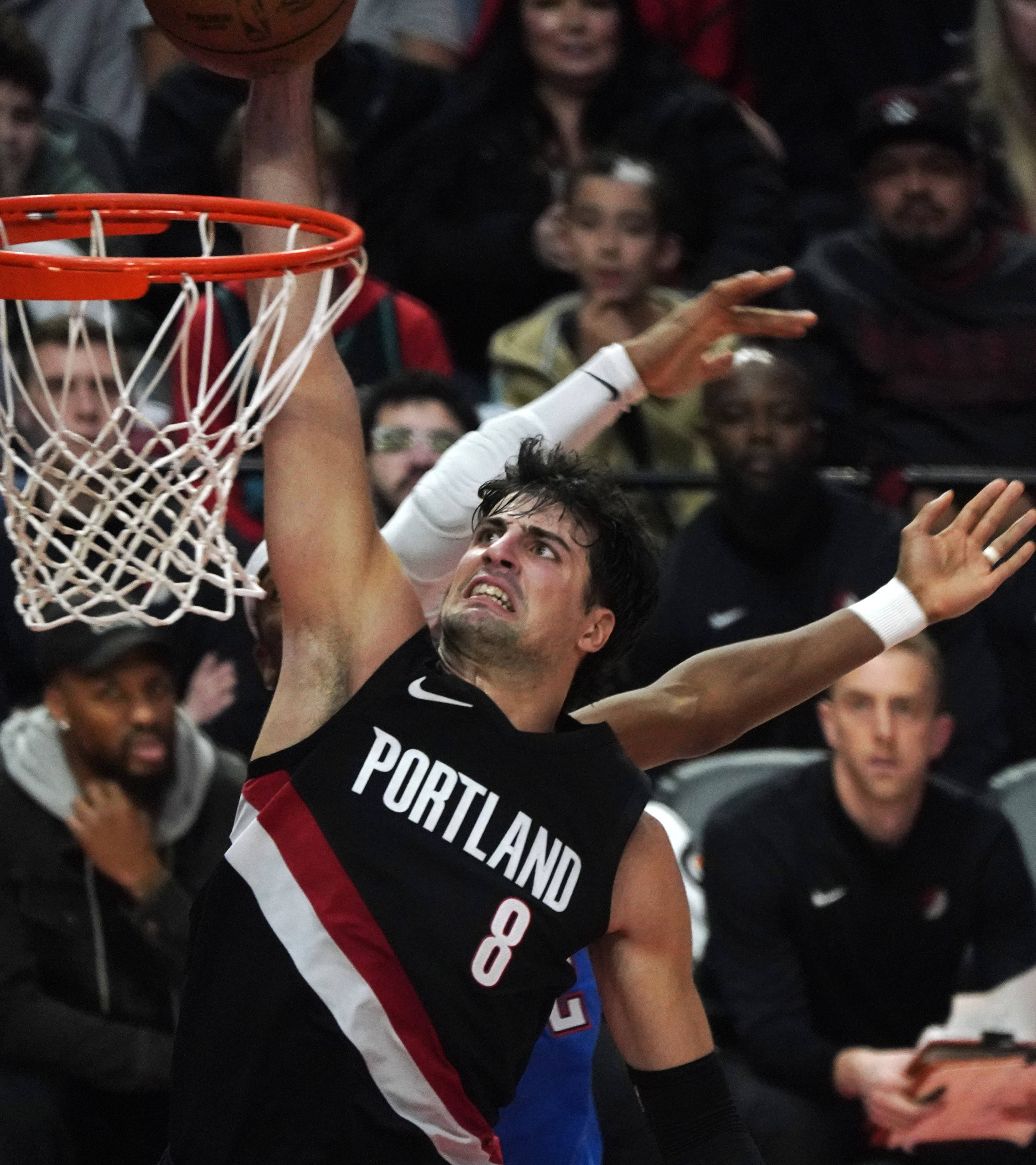 (体育)篮球——NBA常规赛:开拓者胜雷霆