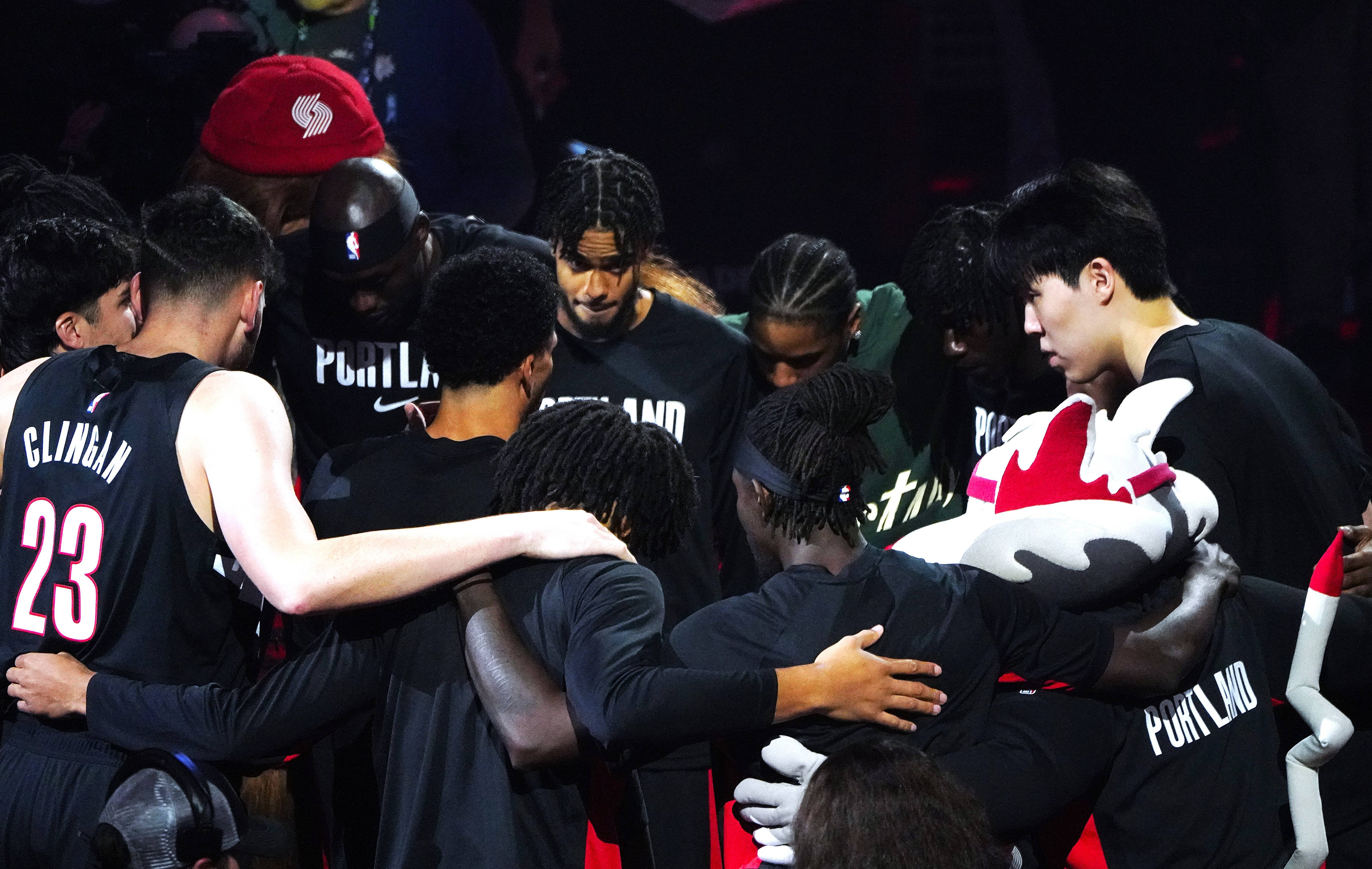 (体育)篮球——NBA常规赛:开拓者胜雷霆