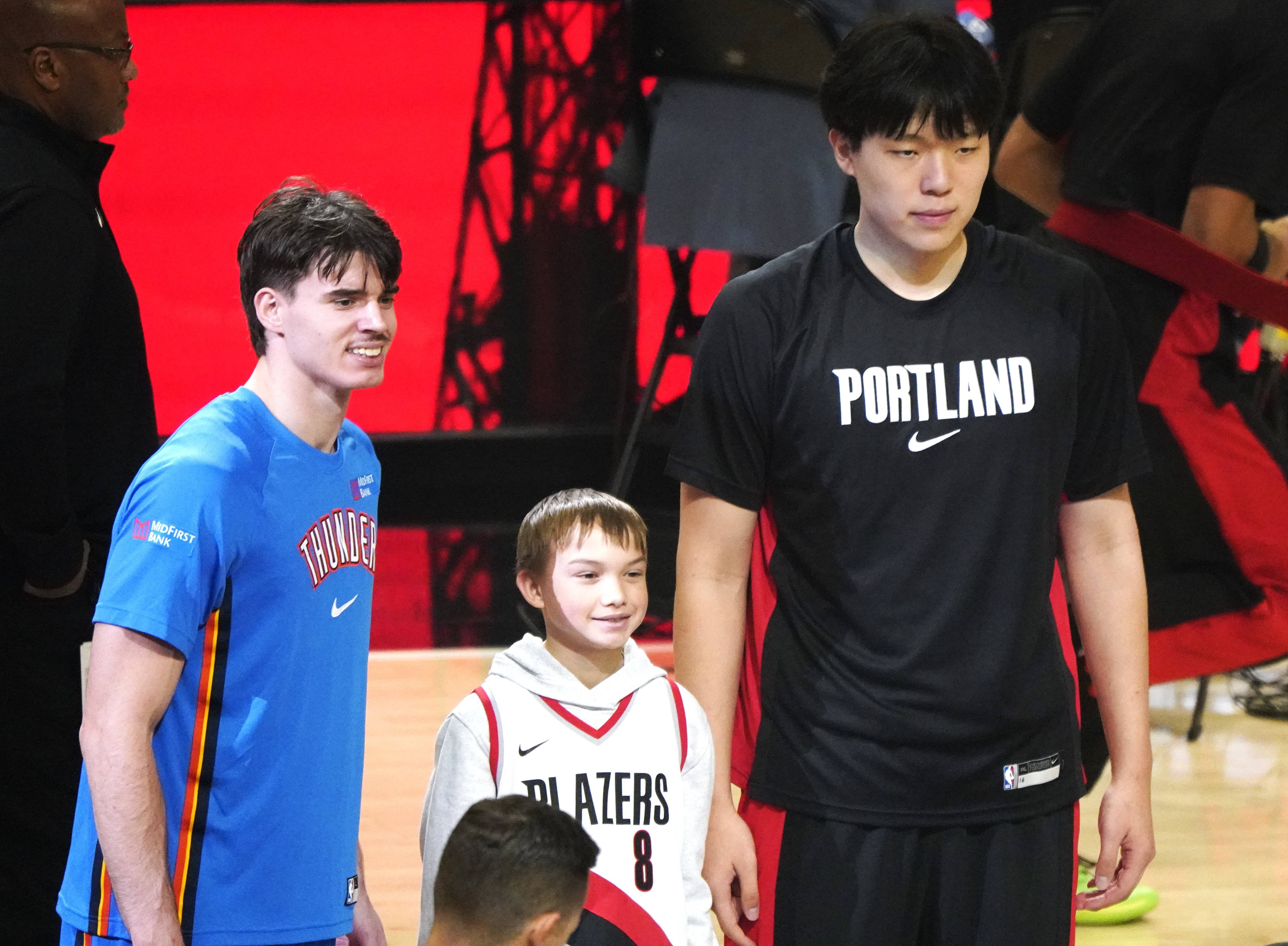 (体育)篮球——NBA常规赛:开拓者胜雷霆